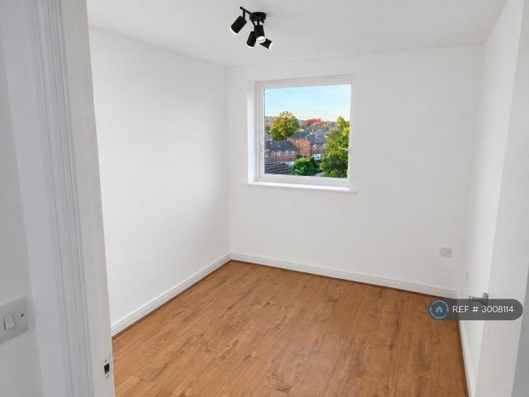 Flat Orton Grove in Greater London