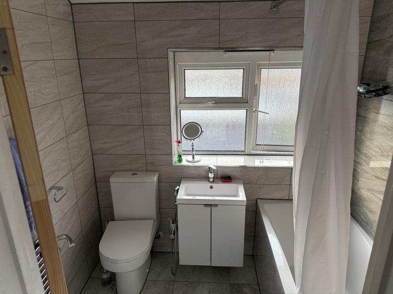 Room Gilbert Avenue in Sandwell