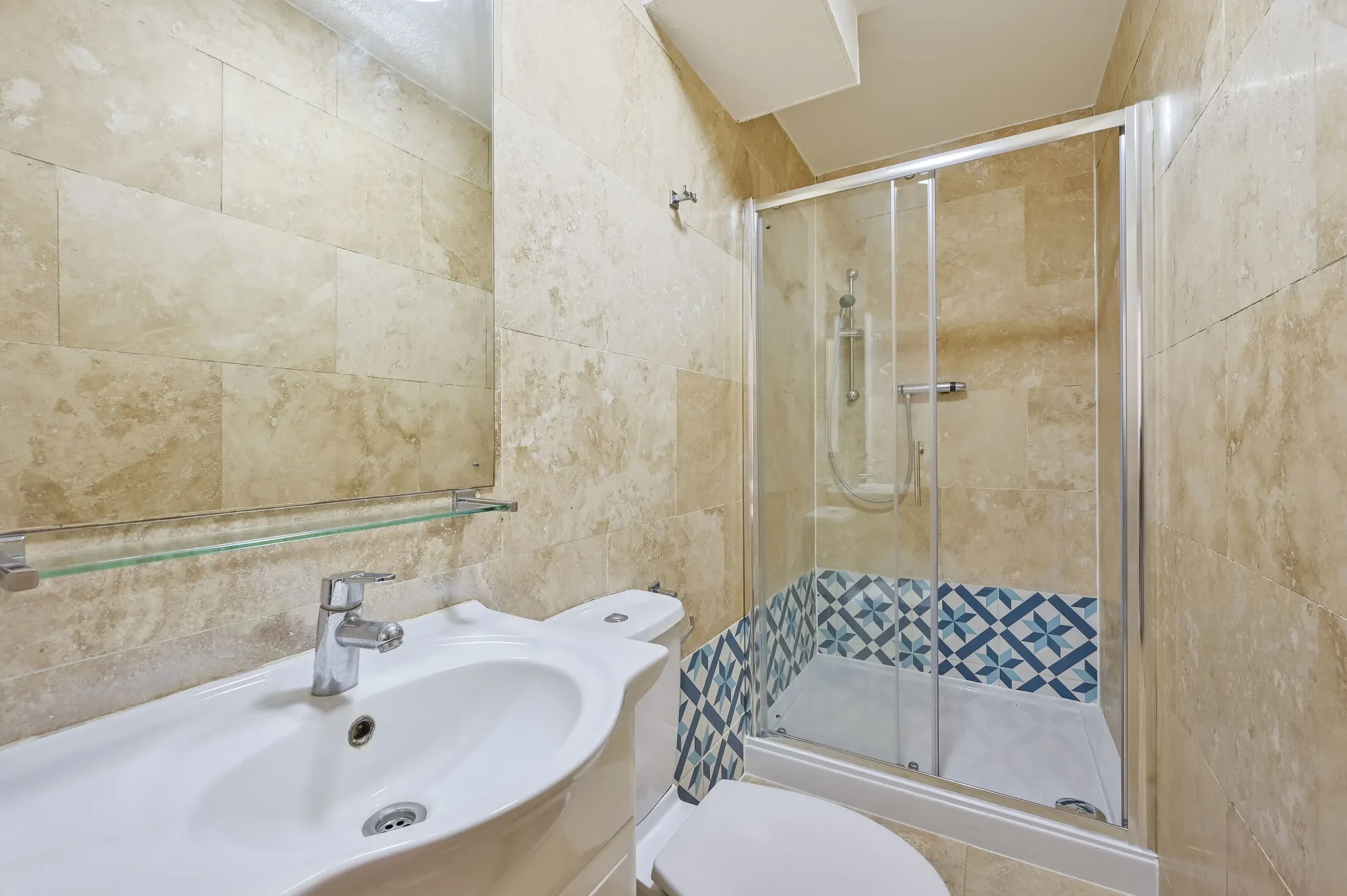 Flat Kimble Road in Greater London