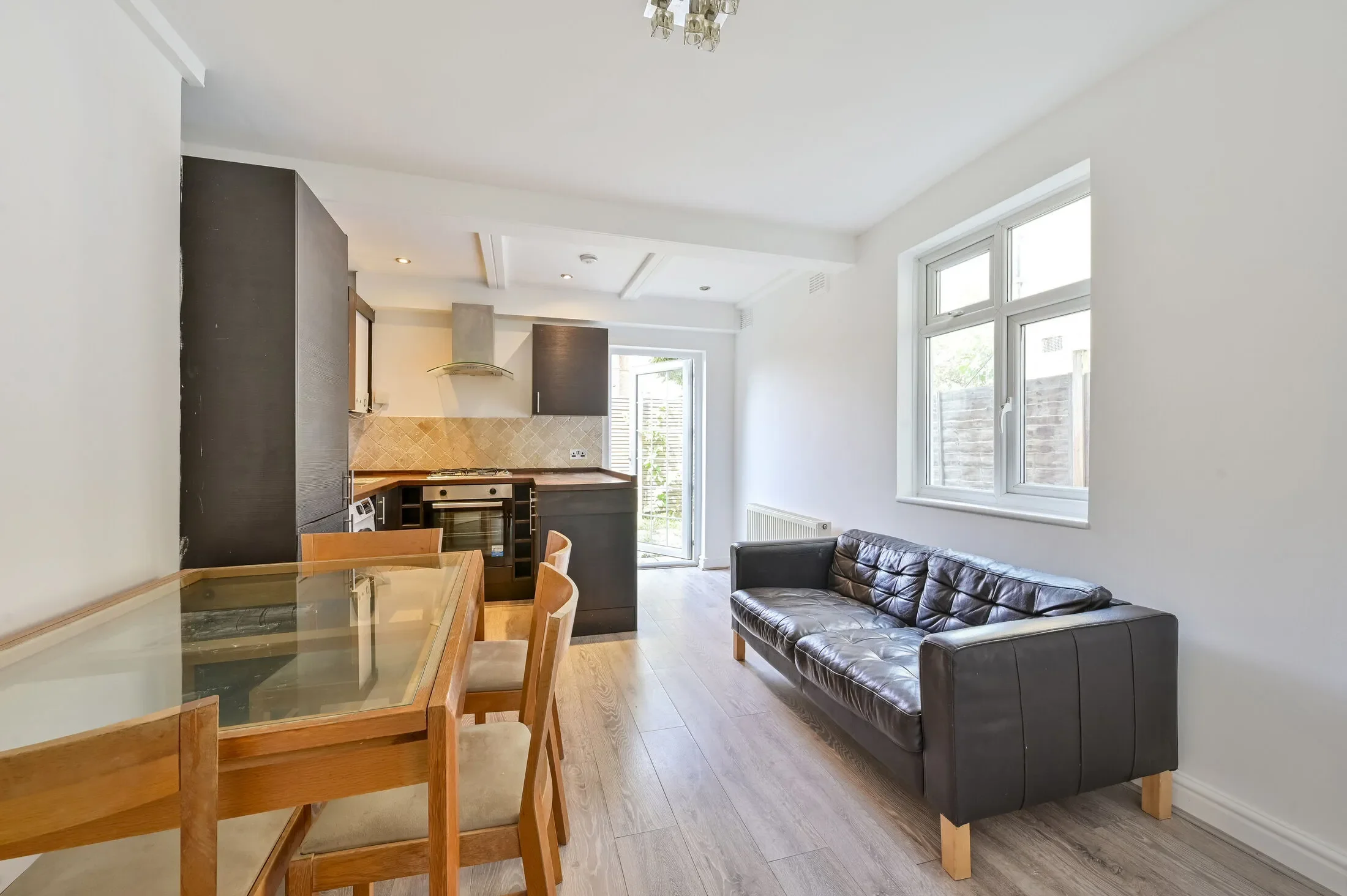 Flat Kimble Road in Greater London