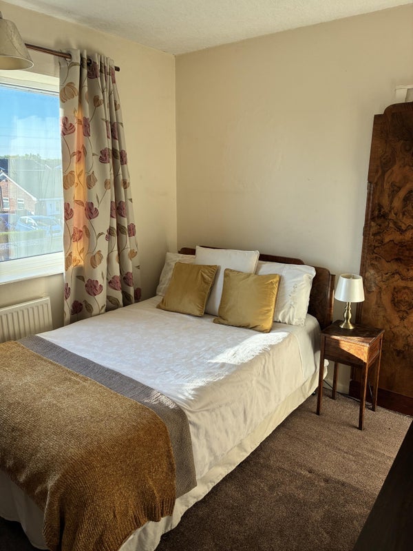 Room Valley Road in Trafford