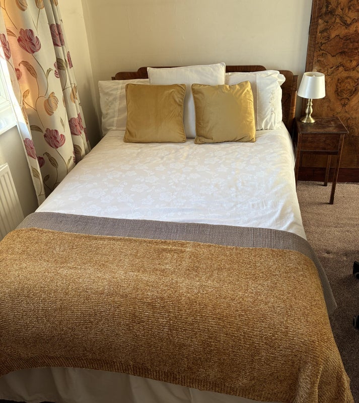 Room Valley Road in Trafford