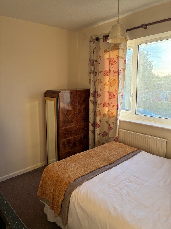 Room Valley Road in Trafford