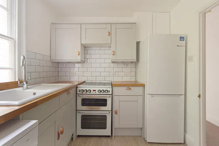 Flat Falmouth Road in Greater London