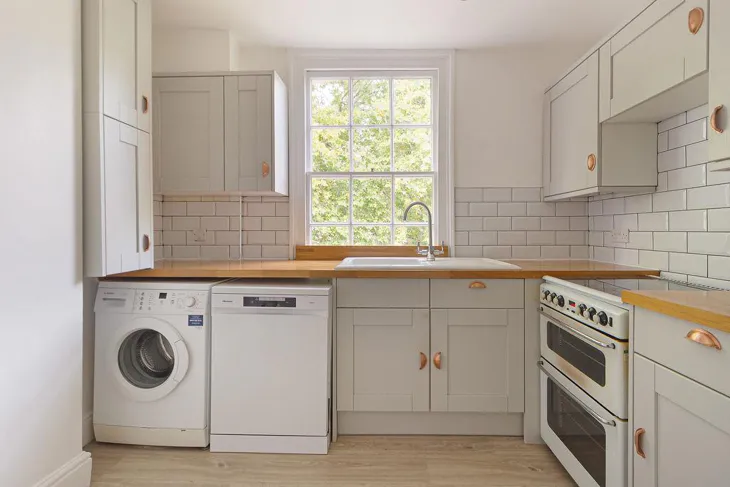 Flat Falmouth Road in Greater London