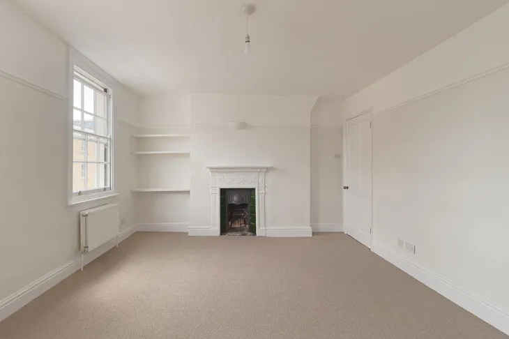 Flat Falmouth Road in Greater London