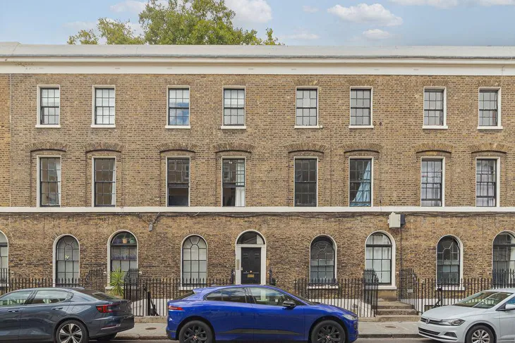 Flat Falmouth Road in Greater London
