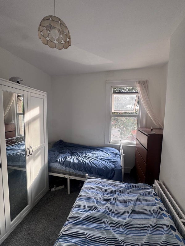 Room Tennyson Road in Greater London