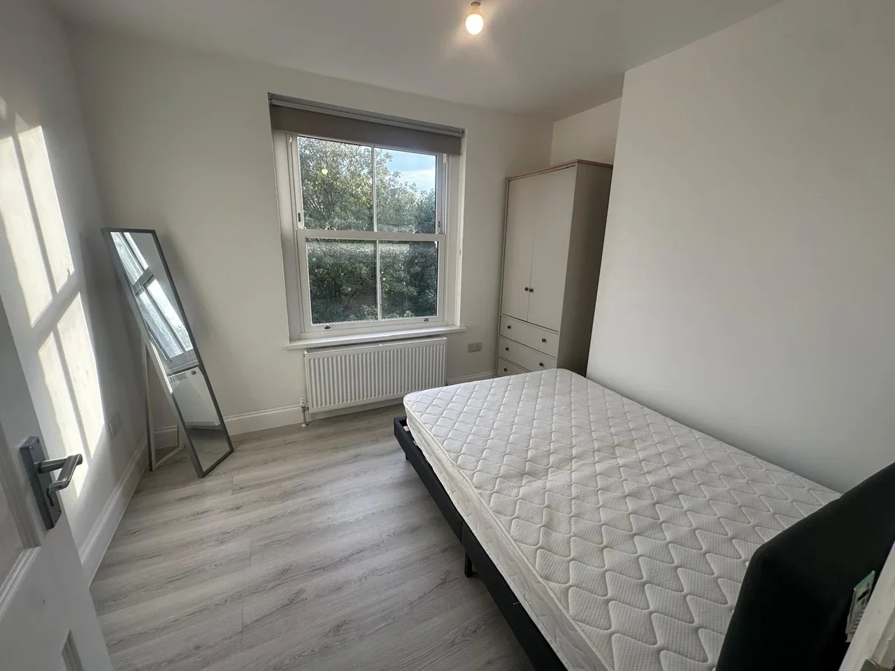 Flat Graham Road in Greater London