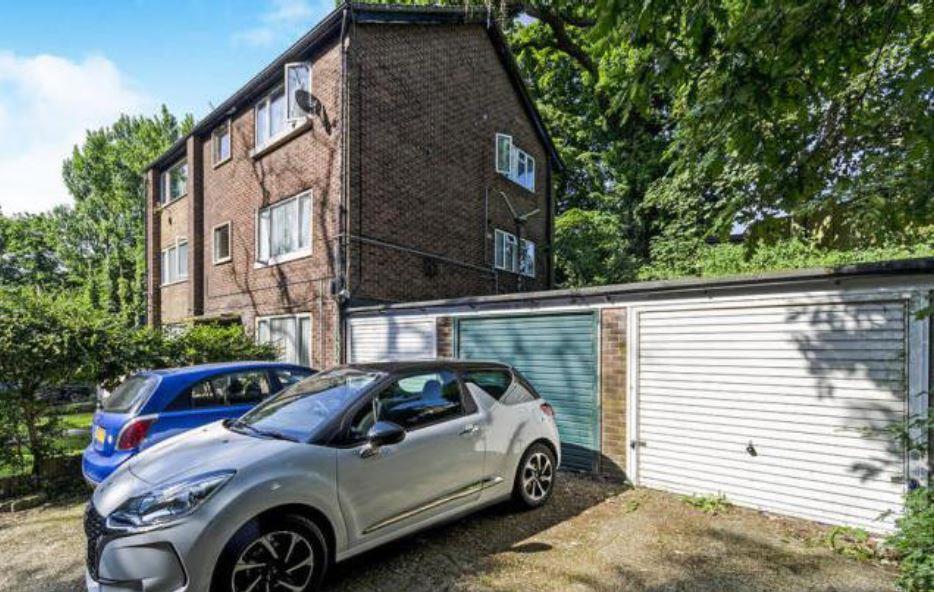 Flat Wright's Hill in Southampton