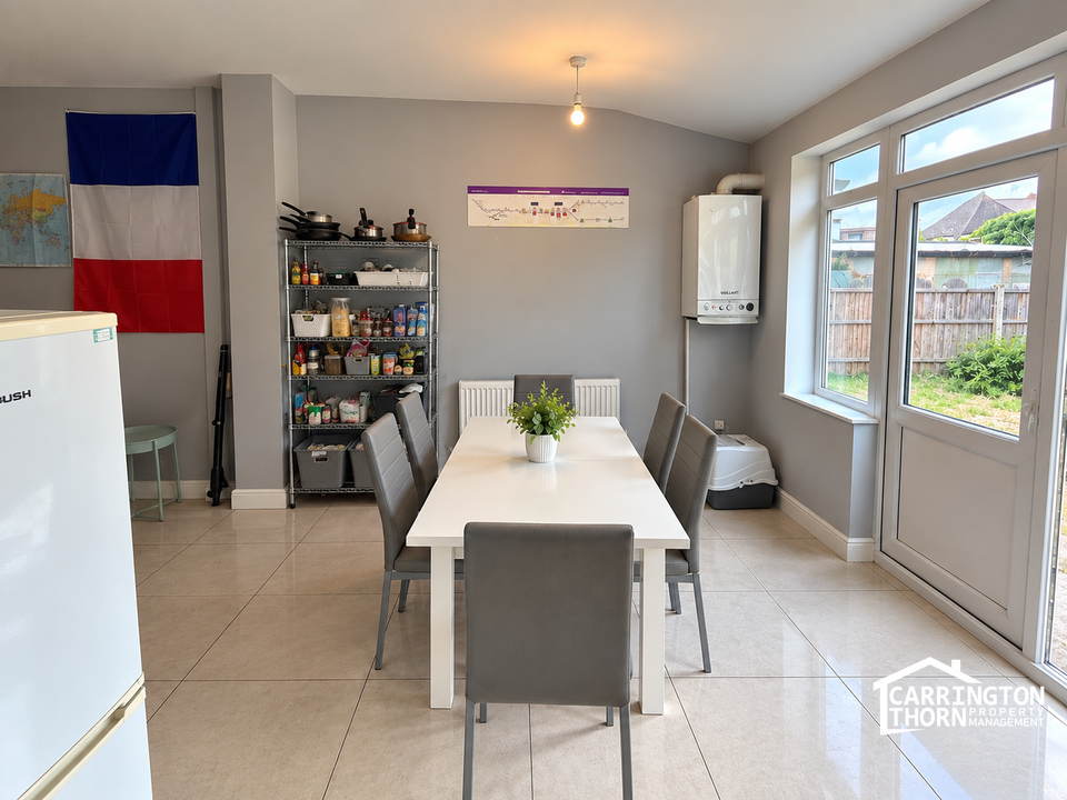 Room Water Lane in Greater London
