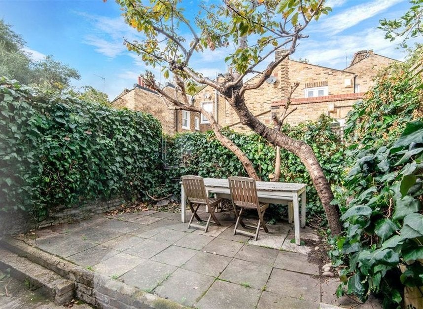 House Wellington Row in Greater London