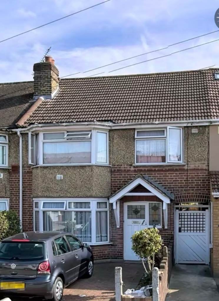 House Chaucer Avenue in Greater London