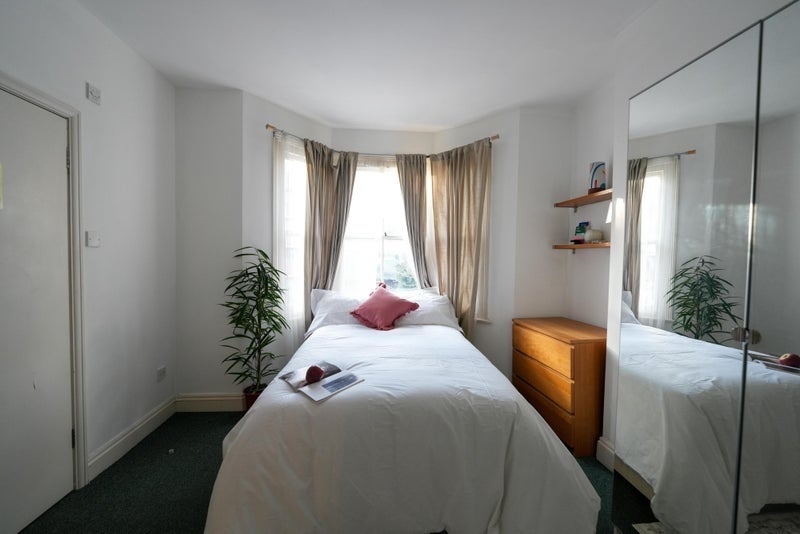 Room Plough Way in Greater London