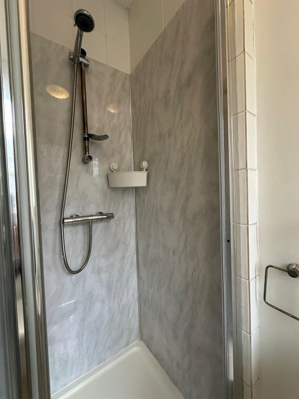 Room Plough Way in Greater London