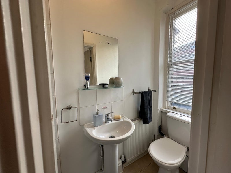 Room Plough Way in Greater London