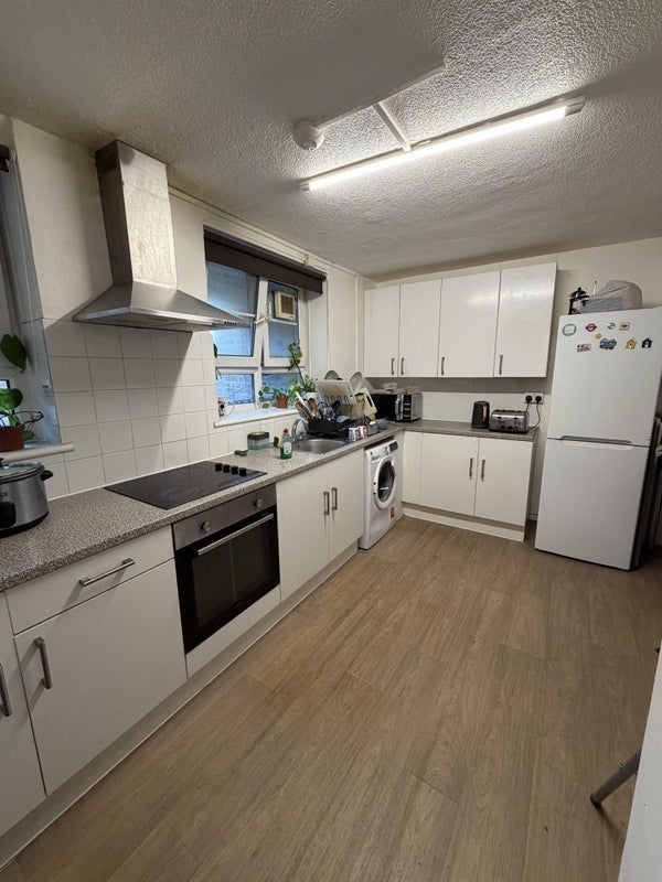 Room Gosling Way in Greater London