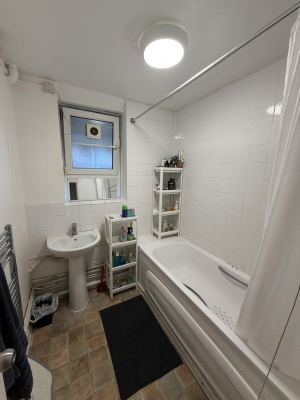 Room Gosling Way in Greater London