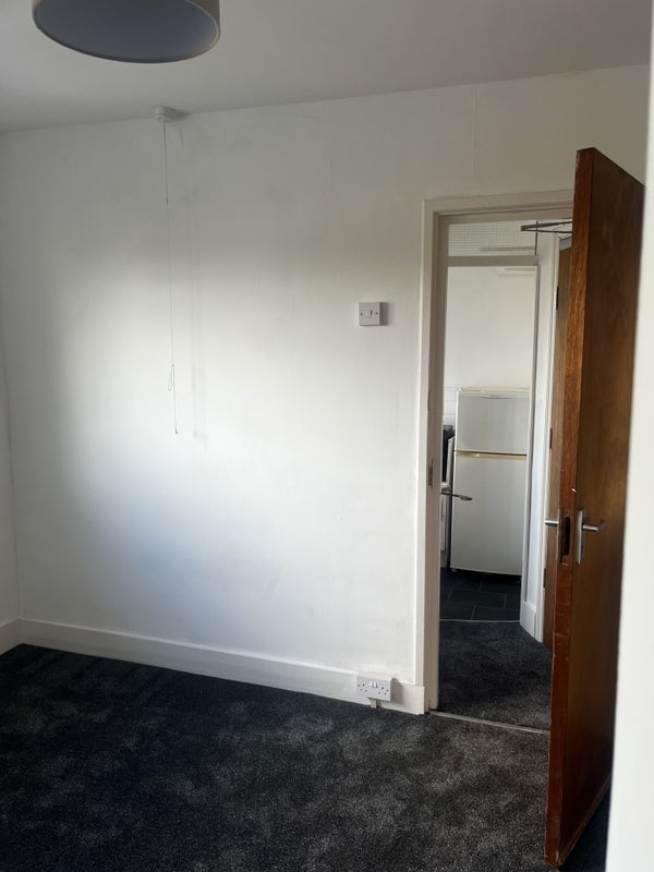 Flat New Road in Greater London