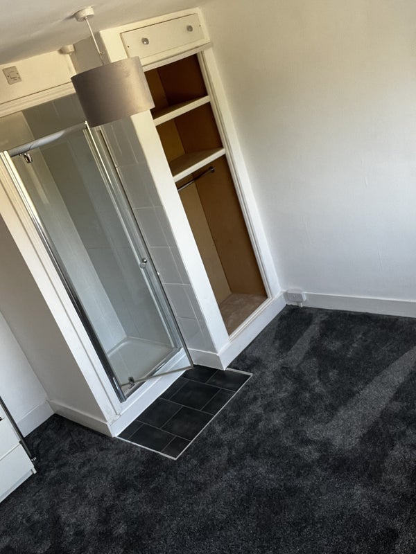 Flat New Road in Greater London