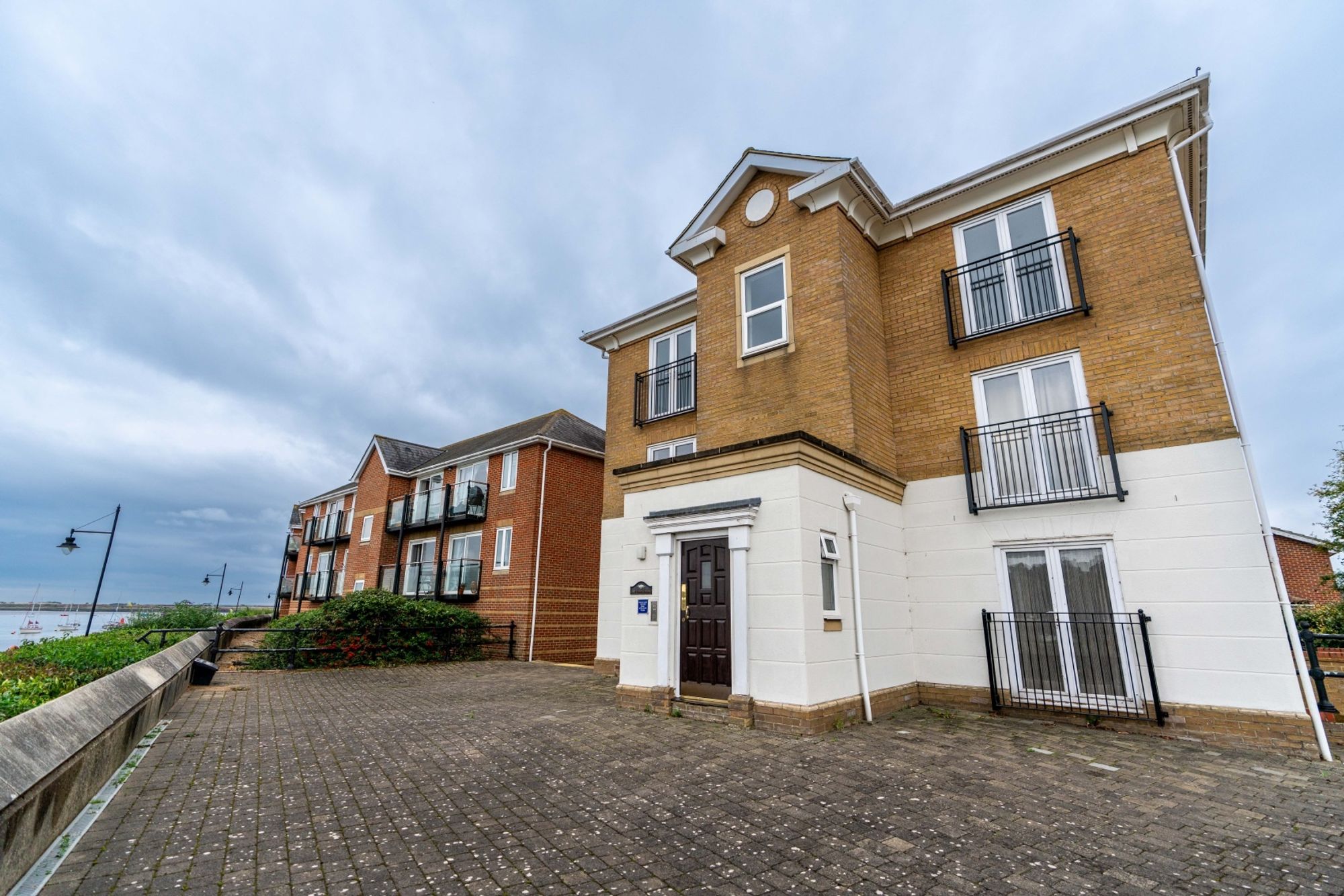 Flat Goldcrest Drive in Chatham
