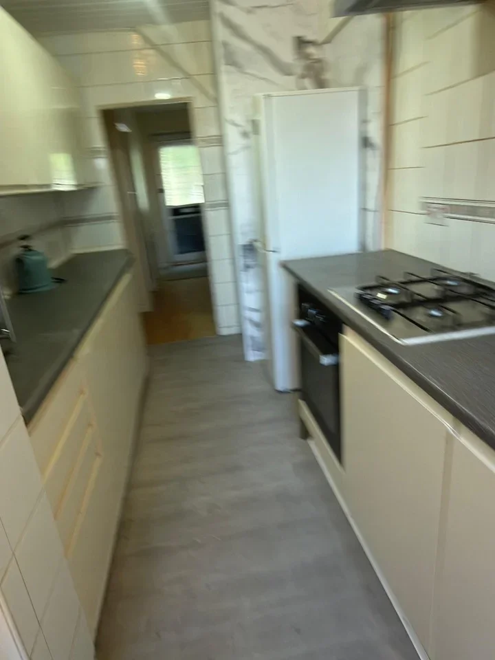 Room Hillcross Avenue in Greater London