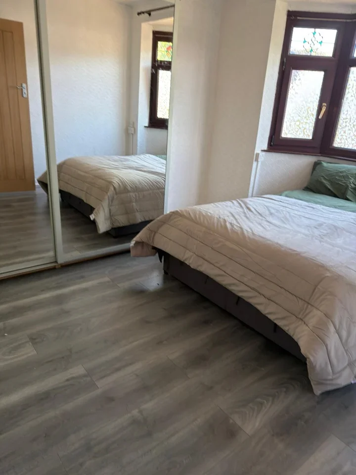 Room Hillcross Avenue in Greater London