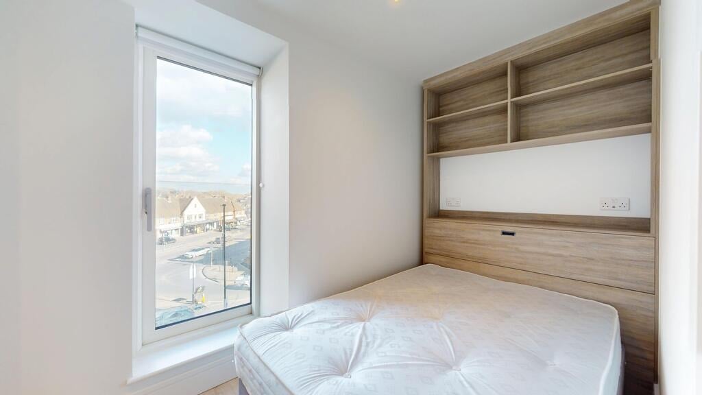 Flat Beverley Way in Greater London