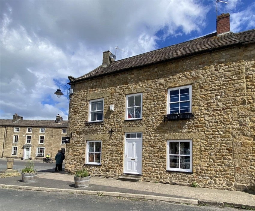 Flat Market Place South in Ripon