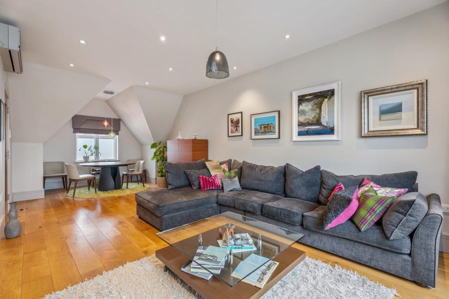 Flat Maxwell Road in Greater London