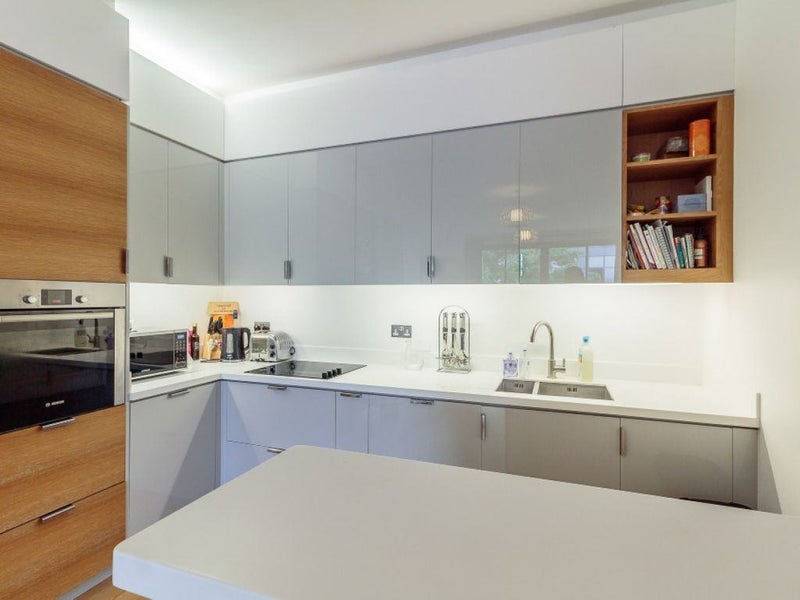 Flat Dickens Mews in Greater London