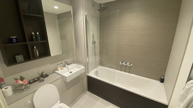 Room Parkside Business Estate in Greater London