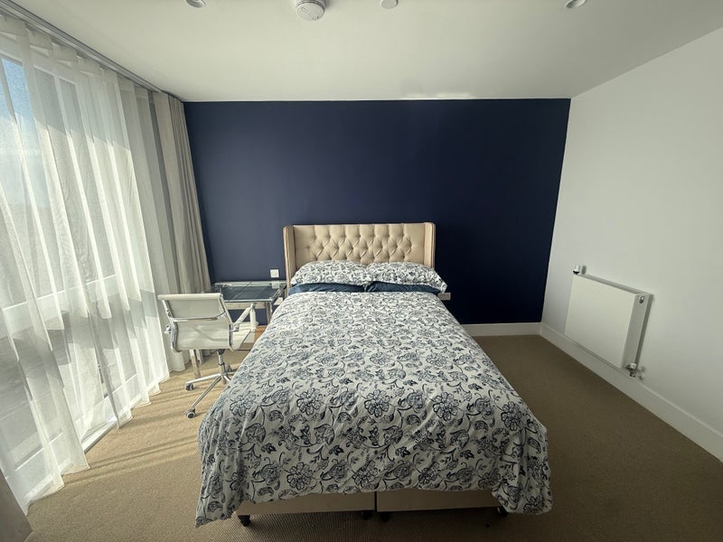 Room Parkside Business Estate in Greater London