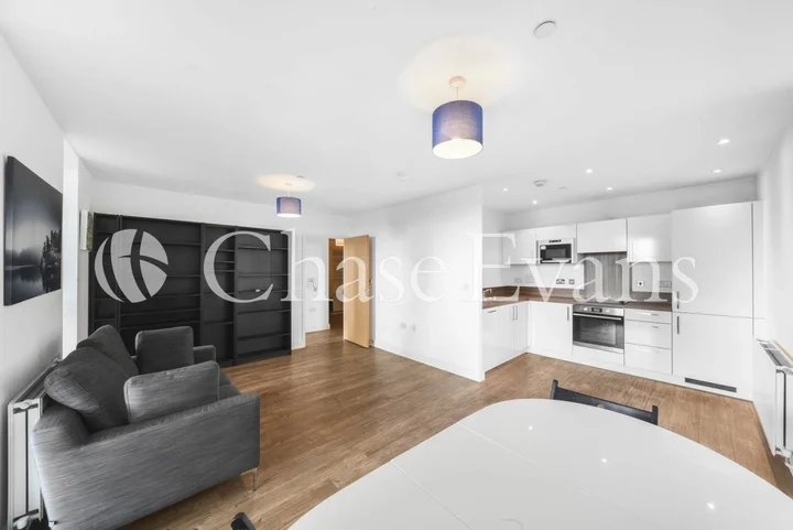 Flat Royal Docks Road in Greater London
