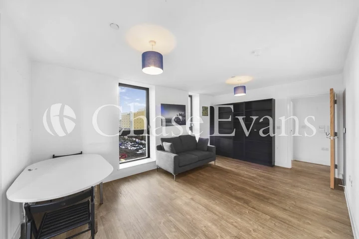 Flat Royal Docks Road in Greater London