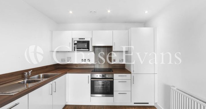 Flat Royal Docks Road in Greater London
