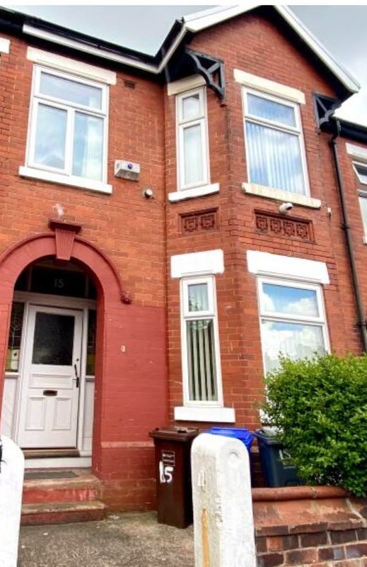 Flat Upper Kent Road in Manchester