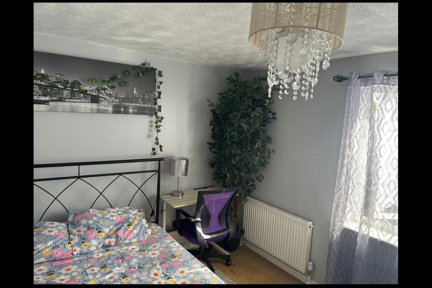 Room Hobley Drive in Stratton St. Margaret