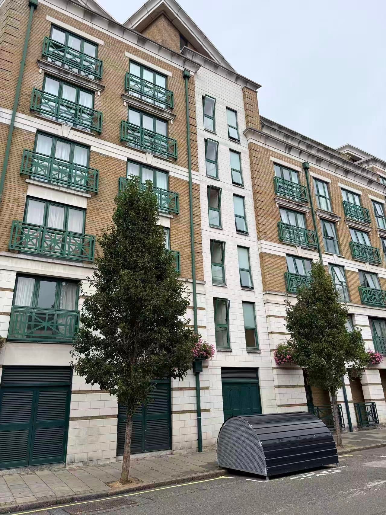 Flat Horseferry Road in City of Westminster