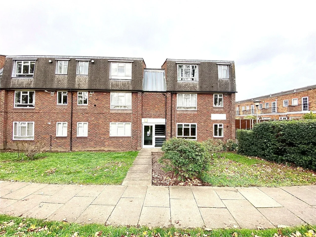 Flat Longmere Court in Greater London