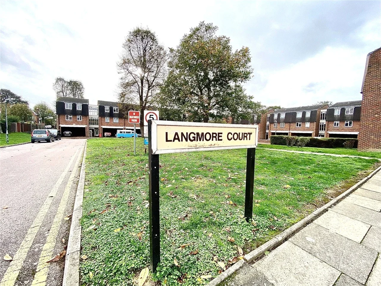 Flat Longmere Court in Greater London