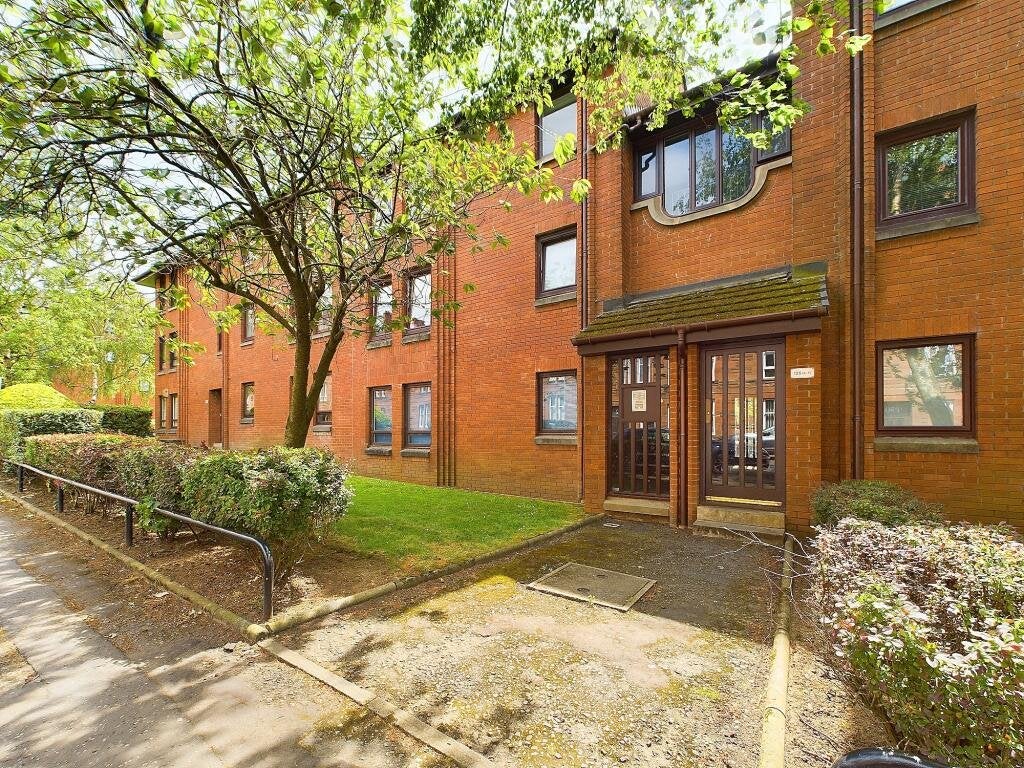 Flat Budhill Avenue in Glasgow