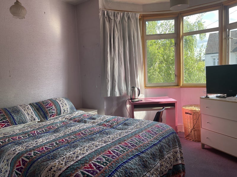 Room Elmhurst Drive in Greater London