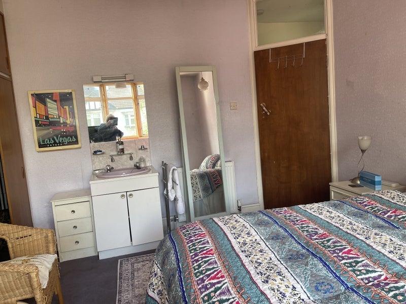 Room Elmhurst Drive in Greater London