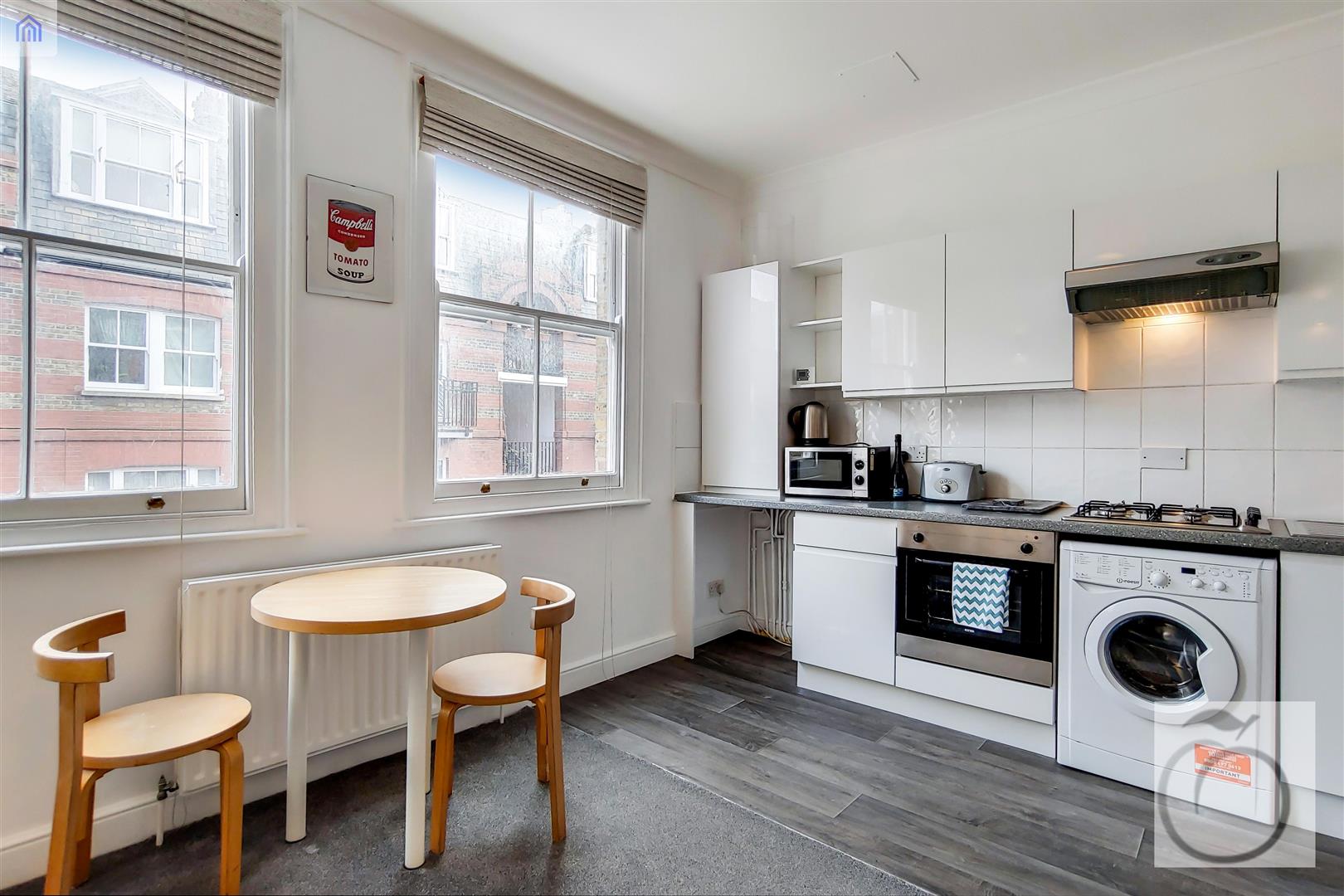 Flat Settles Street in Greater London