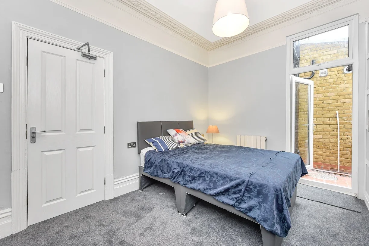 Room Hubert Grove in Greater London