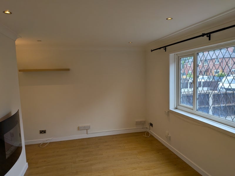 Room Seacombe Avenue in Manchester