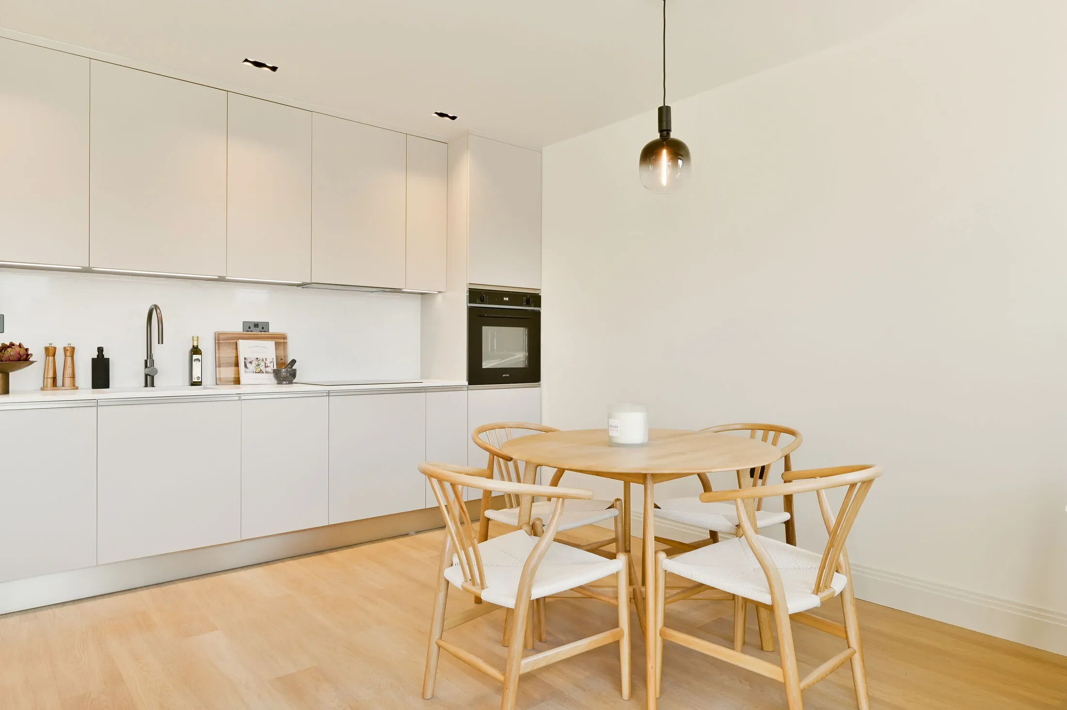 Flat Creswick Road in Greater London