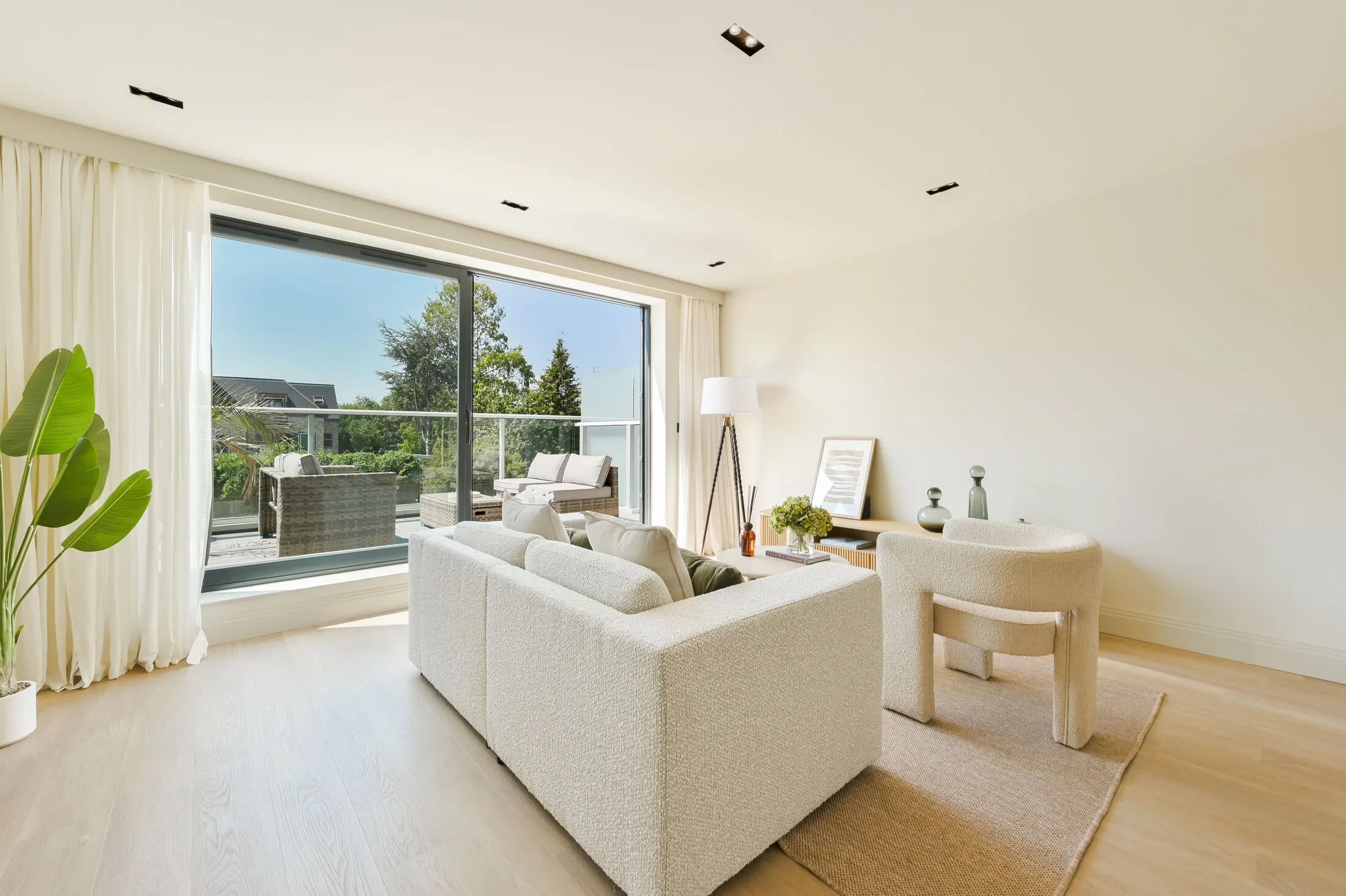 Flat Creswick Road in Greater London