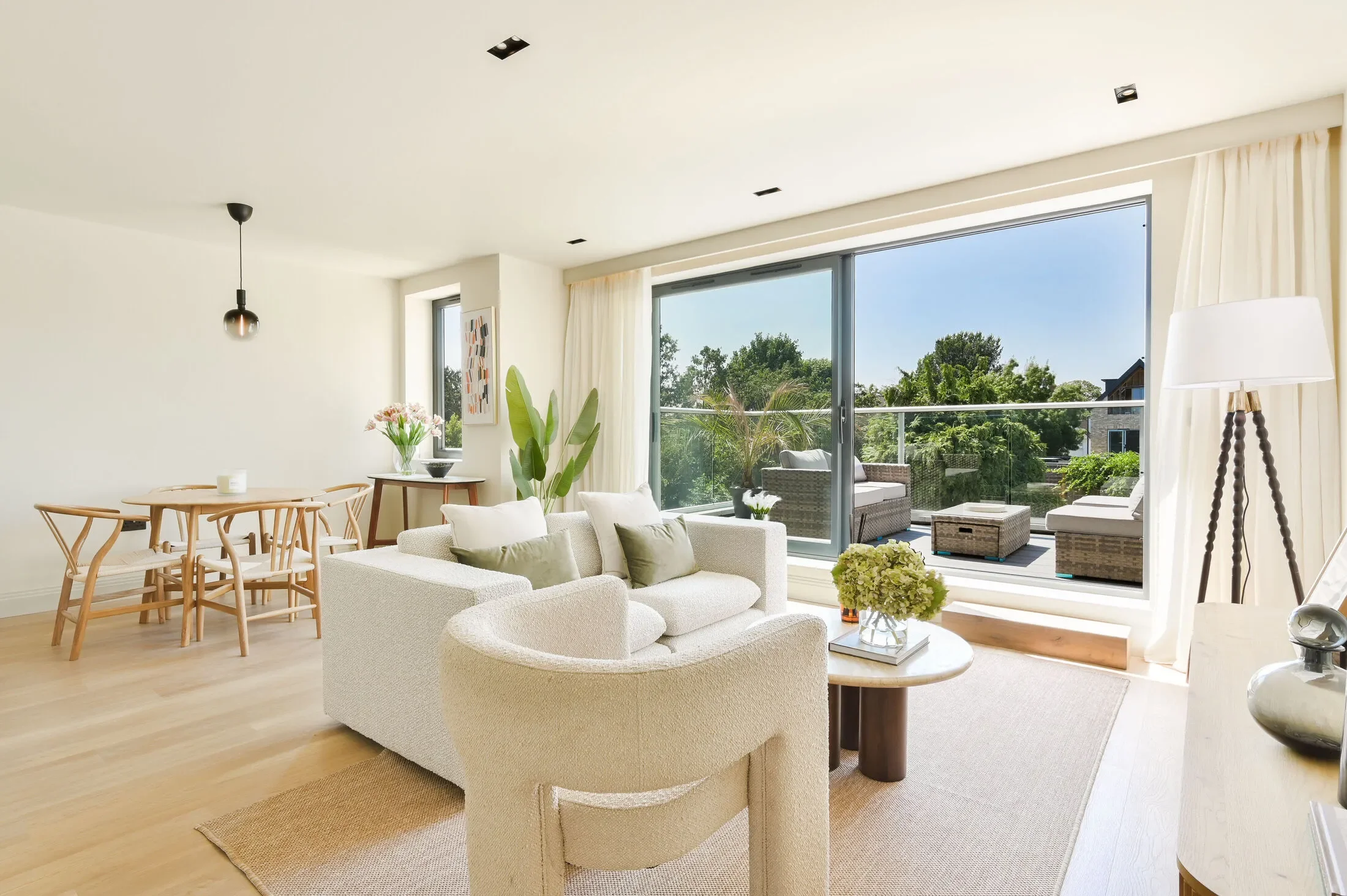 Flat Creswick Road in Greater London